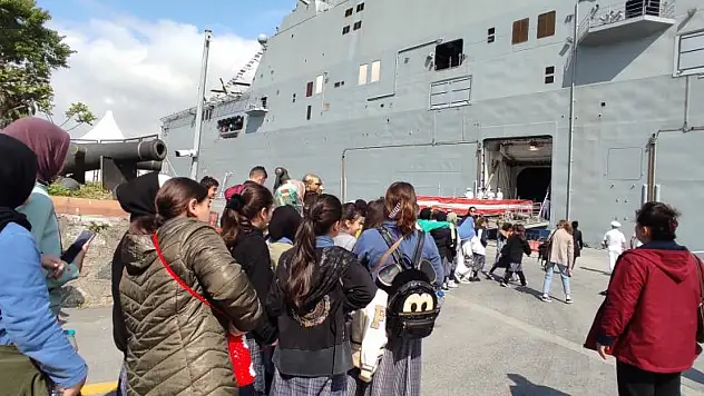 TCG Anadolu Gemisine yoğun ilgi