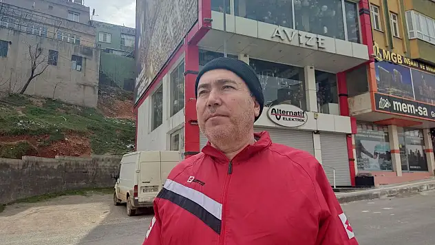 Tek bir avizesi dahil kırılmayan Maraşlı dükkan sahibi konuştu