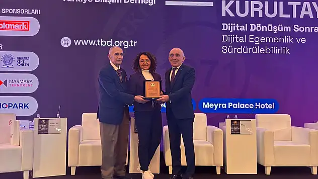 Teknoloji dünyasında dikkat çeken çifte başarı