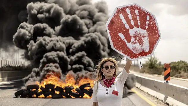 Tel Aviv'de rehineler için protestolar sürüyor