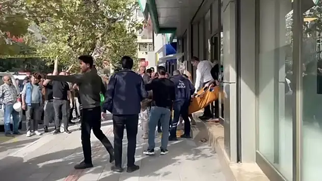 Telefon iadesi kanlı bitti: Hamile kadını bıçakladı!