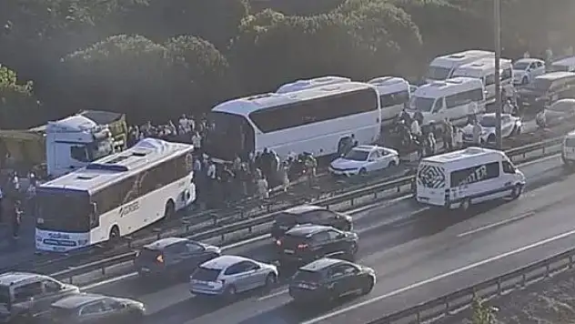 TEM Otoyolu'nda feci kaza: Ölü ve yaralılar var