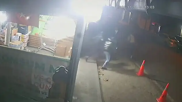 Temassız kart dolandırıcılığı kamerada: 300 TL'lik ürünle kaçtılar!