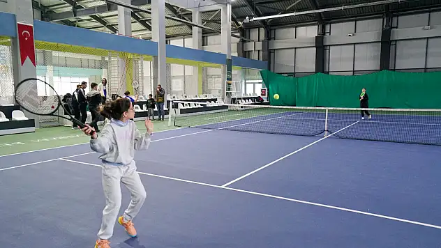 Tenisin kalbi Meram'da attı! İl birinciliğinde büyük heyecan