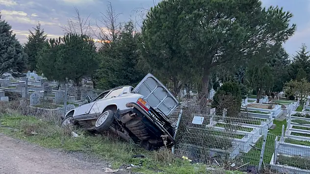 Terk ettiği kaza yerine dönen sürücü polise yakalandı