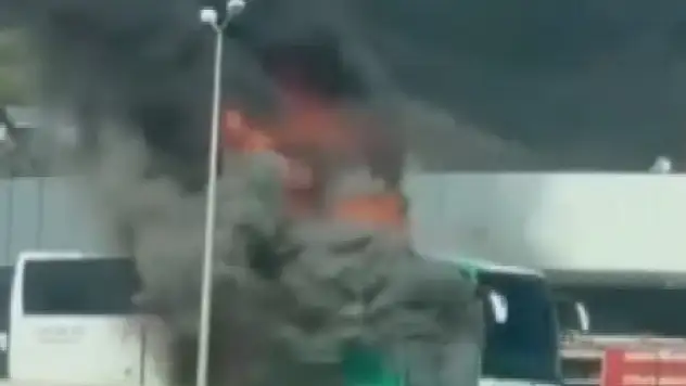 Terminalde korku dolu anlar! Alevler yolcu otobüsünü sardı