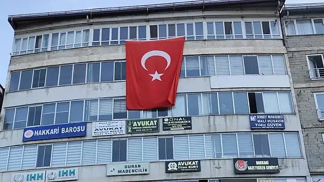 'Terörsüz Türkiye' mesajına bayraklı cevap!