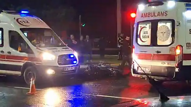 Ticari araç ile motosiklet çarpıştı: 2 kişi yaşamını yitirdi!