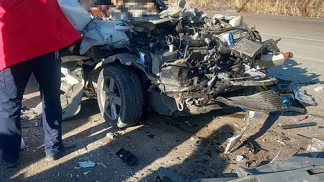 TIR ile minibüs çarpıştı: Kazada 3 kişi feci şekilde can verdi