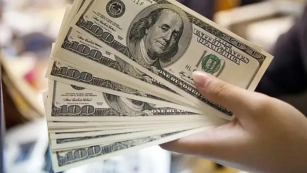 TL'de değer kaybı hızlandı: Döviz kurları yeni rekora koşuyor!