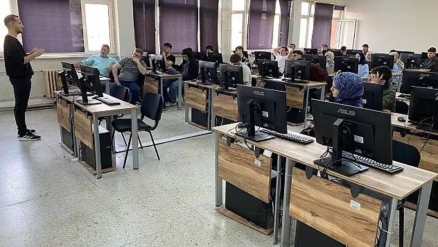 Trabzonlu öğrenciler Konya'da geleceğe dokundu