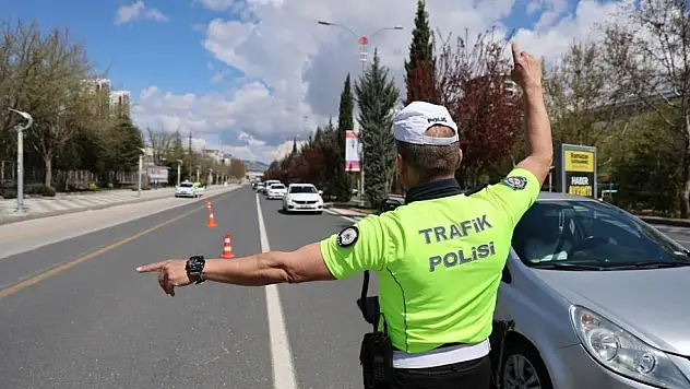 Trafik denetimleri sıkılaştı: 870 sürücüye ceza