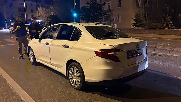 Trafik tartışması kavgaya dönüştü: Darp ettikleri kişileri gasp ettiler!