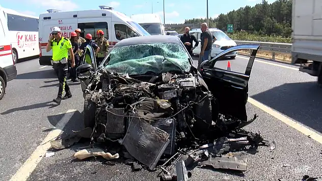 Trafik yavaşlayınca duramadı, kamyonete ok gibi saplandı