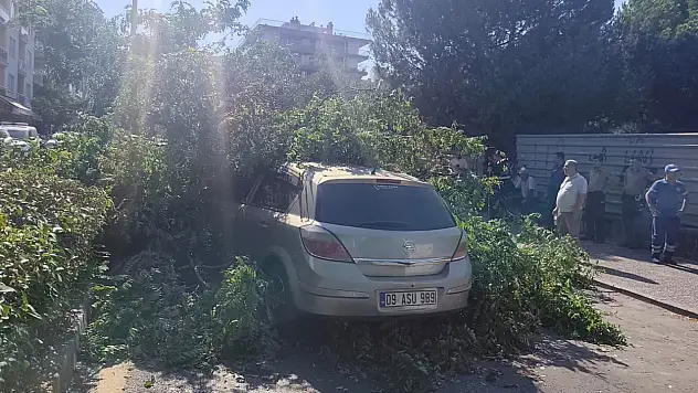 Trafikte korku dolu anlar! Sürücüsü ölümden döndü