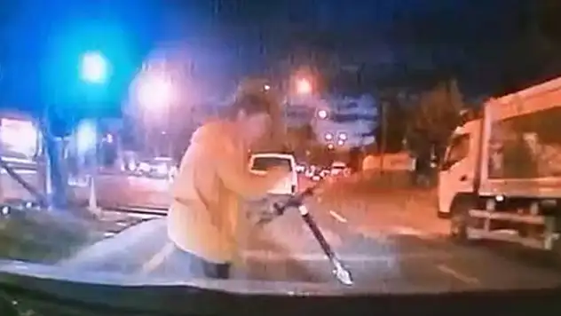 Trafikte korkutan anlar: Facianın eşiğinden döndü