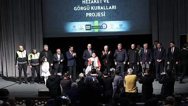 Trafikte saygı sanatla anlatıldı: Konya'da nezaket projesi ödüllendirildi