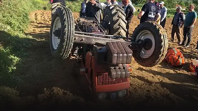 Traktör devrildi, sürücü hayatını kaybetti