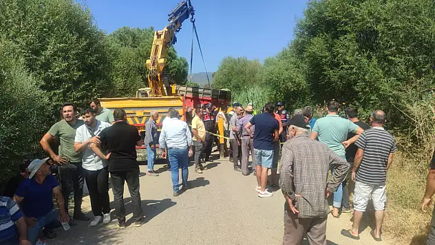 Traktör şarampole devrildi sürücüsü yaşamını yitirdi