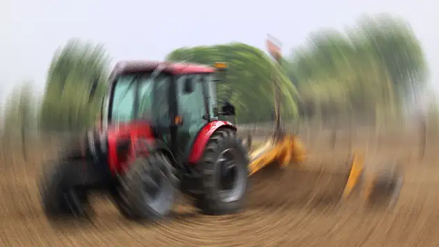 Traktörden düşerek hayatını kaybetti