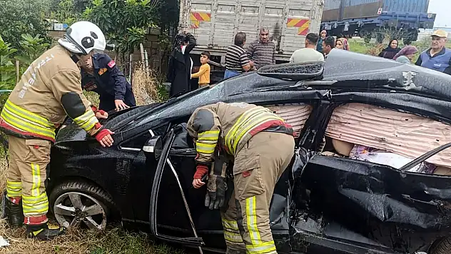 Trenin önünde sürüklenen otomobilden acı haber geldi