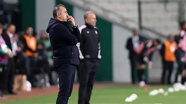 Tribünler istifa dedi, Uçar yanıt verdi:  Pes etmeyeceğim