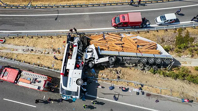 Tur otobüsü kazasında ölü sayısı 12'ye yükseldi! Zülfiye Arıca hayatını kaybetti