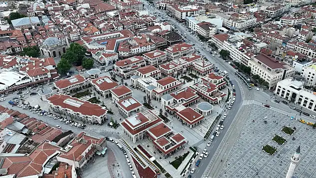 Türbe çevresindeki eski Konya gün yüzüne çıktı!