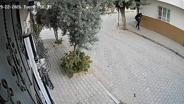 Turgutlu'da okul önünde silahlı saldırı: 11 öğrenci yaralandı
