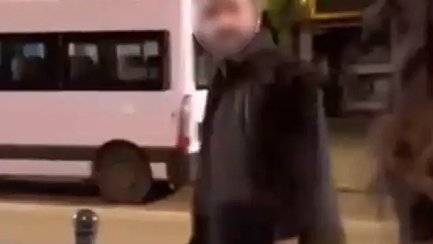 Türk bayrağını yakmaya çalışmıştı: Yakalanan şahıs engelli çıktı!