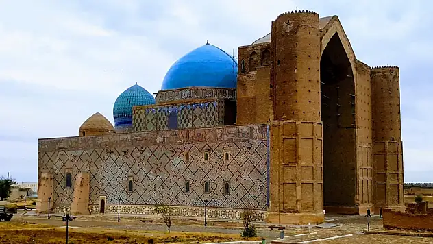 Türk dünyasının sesi Konya'da yankılandı! Ahmet Yesevîlilerden anlamlı buluşma