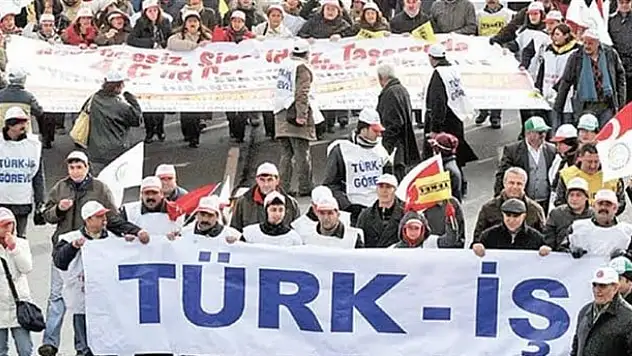 Türk‑İş grev kararı aldı: Yaklaşık 500 kamu kurumuna grev ilanı asılacak