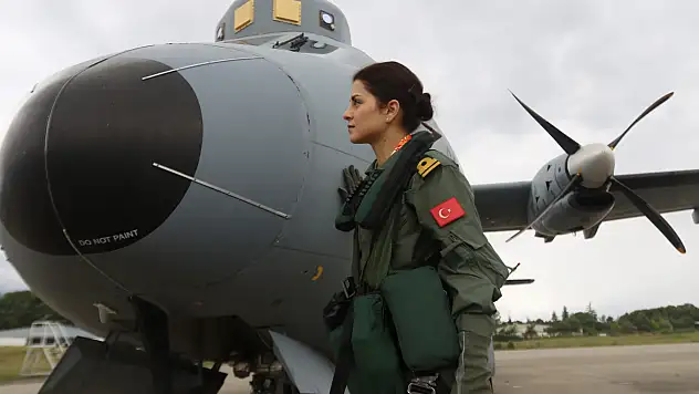 Türk istikbalinin evladı göklerde! Hilal Aydın'dan tarihi ilk
