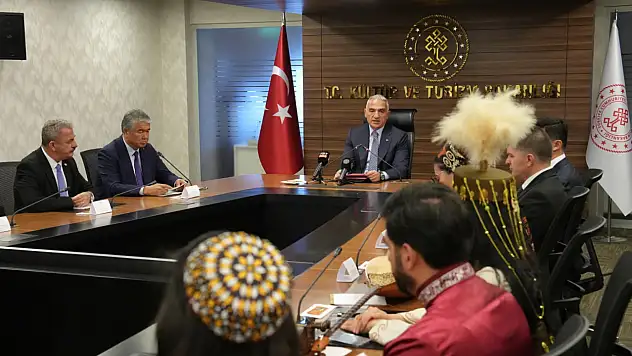 Türk'ün birliği gönüllerde başlar!' Bakan Ersoy'dan tarihi Nevruz çıkışı