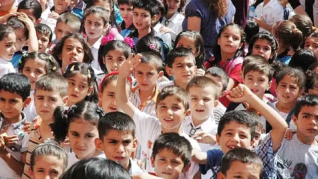 Türkiye'de çocuk nüfus alarm veriyor: Oran hızla düşüyor!