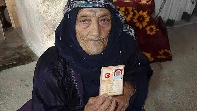 Türkiye'nin en yaşlı kadını hayatını kaybetti