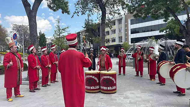 Türkiye tartışıyor, Konya yaşatıyor: Cevap meydanlardan geldi!