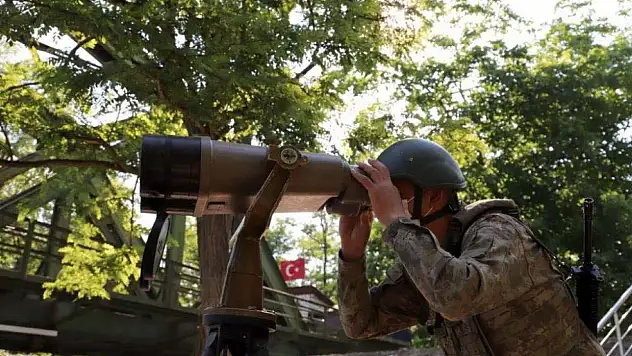 Türkiye'ye yasa dışı yollarla geçmeye çalışan 8 kişi yakalandı