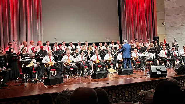 Türkü yarenleri korosu izleyicilerden tam not aldı