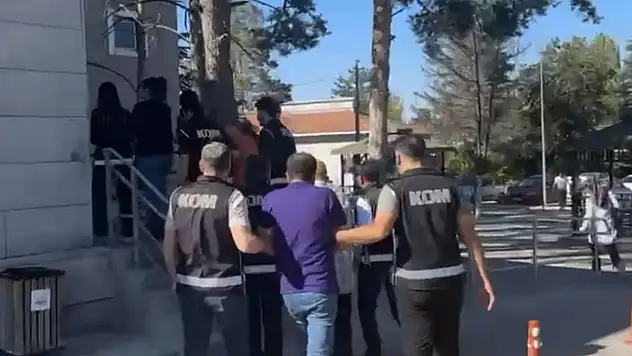 Üç ilde 'devlet memuru yapma' vaadiyle dolandırıcılık: 4 şüpheli tutuklandı