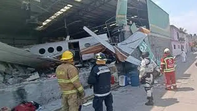 Uçak düştü, 3 kişi hayatını kaybetti