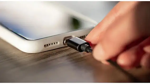 Ucuz şarj cihazı tehlikesi: Küçük bir tasarruf, büyük bir risk doğurabilir