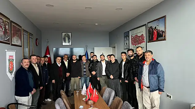Üniversiteli gençlerden Konya'da anlamlı vefa ziyareti