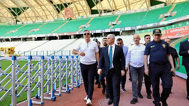 Vali Akın'dan Milli maç öncesi stadyumda inceleme