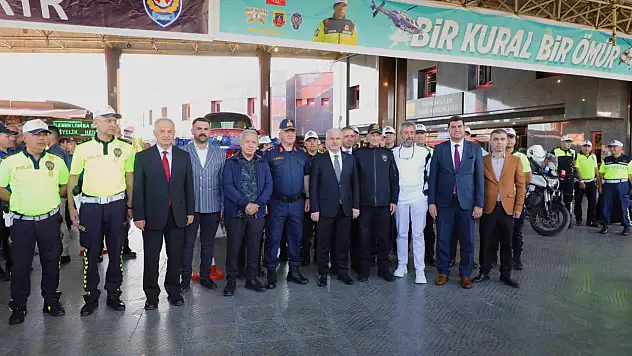 Vali Akın otogarı ziyaret etti