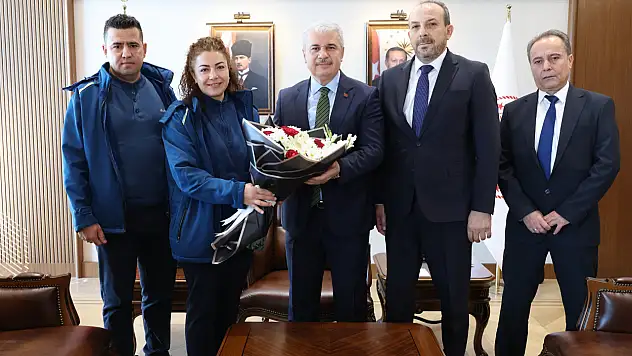 Vali İbrahim Akın PTT'nin yıl dönümünü kutladı