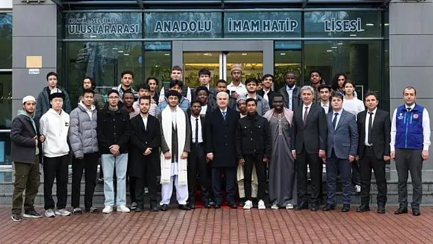 Vali İbrahim Akın, uluslararası öğrencilerle iftarda buluştu