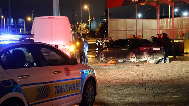 Vali, Konya yolundan seyrederken makam aracıyla çukura düştü