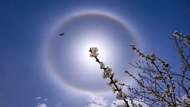 Van'da göz kamaştıran güneş haleleri görüntülendi