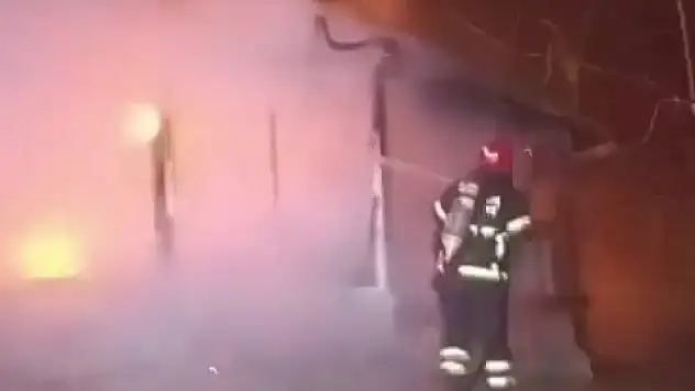  Yanan ahşap ev kül oldu